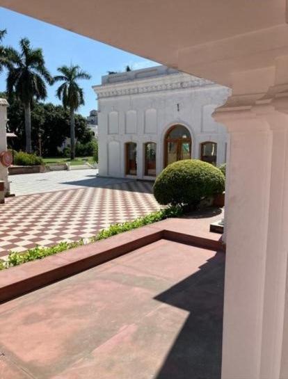 A Mansion Hotel Kashipur Bagian luar foto